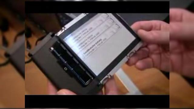 <b>iPhone a murit! Traiasca Philips si telefonul sau cu ecran flexibil!</b>Aflam de pe blogul lui Cristi Popescu, ca am ratat unul dintre starurile showului Mobile World Congress de la Barcelona, editia 2008. Este vorba despre Readius, un foarte promitator terminal al celor de la Philips. Il puteti vedea in actiune dand click pe...