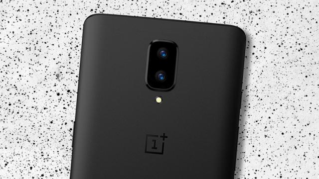 <b>OnePlus 5 va oferi o cameră duală compusă dintr-un senzor RGB și unul monocrom; cele mai noi mostre foto confirmă acest lucru</b>Am văzut anterior o primă mostră foto realizată de flagship-ul OnePlus 5, imagine ce ne dezvăluia capabilitățile produsului în materie de fotografiere low-light. Astăzi apar noi astfel de imagini pe web și descoperim un detaliu important despre camera 