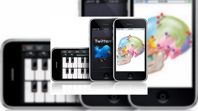 <b>App Store se lanseaza cu 500 de aplicatii iPhone (25% gratuite)</b>Steve Jobs a declarat pentru USA Today ca magazinul virtual Apple App Store va fi lansat astazi cu peste 500 de aplicatii pentru iPhone si iPod. Dintre acestea doar 25% vor fi disponibile gratuit. Din gura aceluiasi simpatic CEO Apple aflam ca 90% dintre...