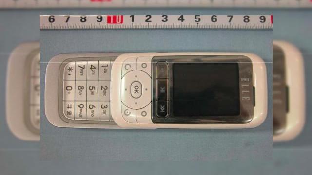 <b>Telefonul fashion Elle trecut prin testele FCC</b>O versiune a telefonului Alcatel branduit Elle tocmai a trecut testele celor de la FCC, fiind pozat si prezentat publicului interesat de terminale fashion. Specificatiile sale nu sunt un subiect foarte interesant de discutie, printre ele numarandu-se un...
