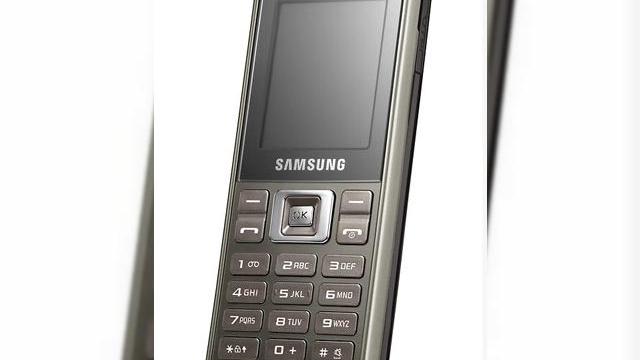 <b>Samsung lanseaza telefonul low-end M150</b>Cei care doresc sa isi verifice mailul frecvent si sa se joace pe telefonul mobil ar face bine sa ocoleasca noul telefon Samsung sGH-M150, definitia simplitatii si a low-end-ului. Acest candybar dual band (GSM 900/1800 MHz) integreaza Bluetooth si radio...