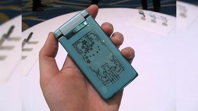 <b>Hitachi si Casio vor lansa telefoane mobile cu display-uri flexibile E Ink</b>Compania E Ink a anuntat ca producatorul Casio Hitachi, din Japonia a ales sa foloseasca display-uri bazate pe tehnologia sa pentru cele mai noi handseturi pe care le pregateste. Acestea vor fi primele telefoane cu clapeta din lume care vor folosi...