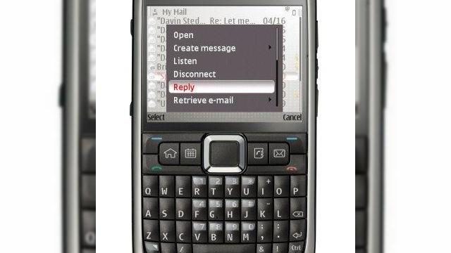 <b>Va scoate Nokia E71, BlackBerry-urile din buzunarele businessmanilor americani?</b>Nokia a lansat smartphone-ul E71 in America de Nord, incercand sa patrunda pe piata handseturilor destinate oamenilor de afaceri, dominata acum de BlackBerry si partial si de catre iPhone. E71 dispune de o tastatura full QWERTY, un display LCD de 2.4...
