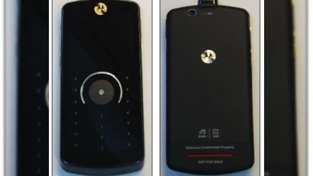 <b>Motorola ROKR E8, acum in oferta Vodafone Romania</b>Va prezentam telefonul Motorola ROKR E8 intr-un articol anterior, declarandu-ne surprinsi de potentialul sau si considerandu-l o reusita a celor de la Motorola. Iata ca acum handsetul este disponibil in oferta Vodafone Romania la pretul de 169 de euro...