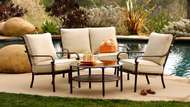 <b>Turul Magazinelor #219: Turul mobilierului de grădină, al căsuţelor de unelte, grătarelor şi şezlongurilor</b>Avem astăzi recomandări de produse pentru cei care locuiesc la casă, fiind vorba încă o dată despre un tur tematic. Vă prezentăm astfel câteva piese de mobilier pentru grădină, căsuțe speciale pentru depozitarea uneltelor, dar și grătare sau 