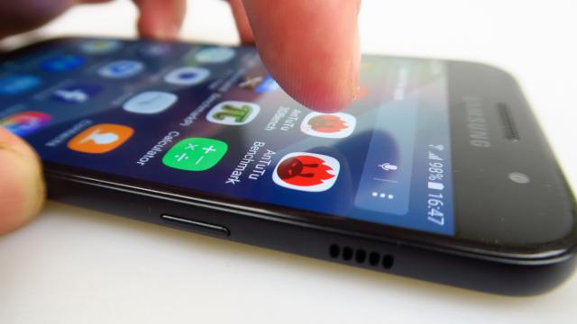 <b>Samsung Galaxy A3 (2017): Benchmark-uri la bătaie cu Moto G5, rezonabile</b>Samsung Galaxy A3 (2017) nu e cumpărat pentru hardcore gaming şi nu vrea nimeni să joace Bioshock pe el (nu că s-ar mai găsi în vreun Store). Totuşi performanta şi optimizarea sunt importante pentru orice cumpărător.