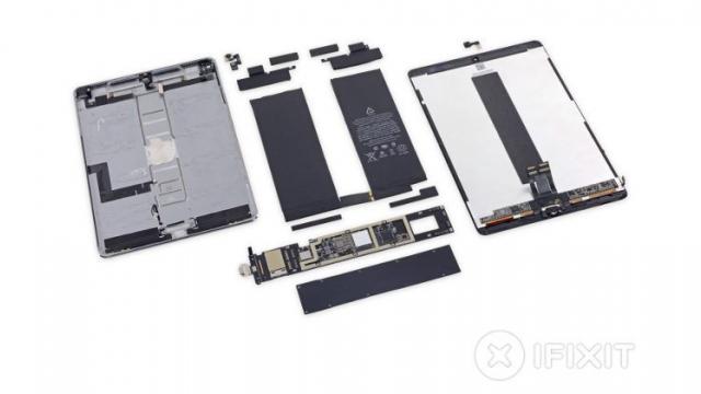 <b>iPad Pro 10.5 primeşte o disecţie, care dezvăluie faptul că are componente de iPad Pro 12.9, dar pe un corp mai compact</b>Vedem astăzi și o disecție pentru tableta iPad Pro 10.5 inch, un terminal care în ciuda diagonalei crescute are dimensiuni apropiate de cele ale modelului Pro 9.7. Aflăm că la nivel intern această tabletă are multe similarități cu varianta mai