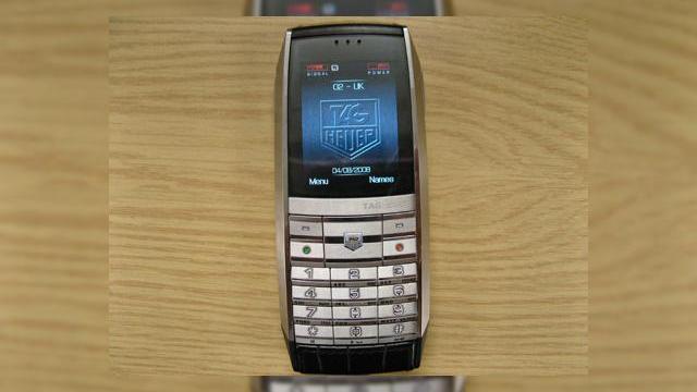 <b>Pretiosul telefon TAG Heuer Meridiist, scos din cutie</b>Daca va intrebati cum arata un telefon de 5000 de dolari, raspunsul se afla in imaginea atasata acestui articol si nu, nu este vorba despre un Vertu. Redactorii revistei Stuff au reusit sa puna mana pe un telefon TAG Heuer Meridiist, analizandu-l si...