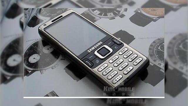 <b>Samsung i7110 isi face aparitia in premiera</b>Un nou telefon Samsung din seria i si-a facut aparitia astazi, fiind destinat unui public format din oameni de afaceri, dar oferind totusi o gama variata de functii multimedia. Este vorba despre Samsung i7110, pozat in premiera de catre site-ul...