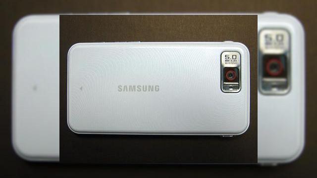 <b>Samsung Omnia SGH-i900 disponibil in varianta alba</b>CNet Asia ne informeaza ca telefonul Samsung Omnia SGH-i900, celebrul smartphone Windows Mobile este acum disponibil in varianta de culoare alba si va fi lansat in Singapore saptamana viitoare. Schimbarea se aplica doar partii din spate a carcasei, fatada...