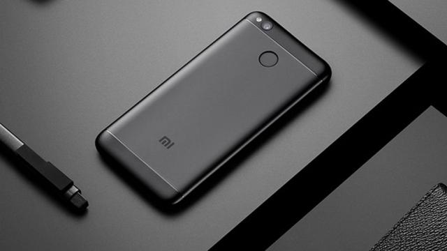 <b>Pentru doar 535 lei smartphone-ul Xiaomi Redmi 4X aduce 3 GB RAM și o baterie de 4100 mAh; disponibil în oferta GearBest!</b>Smartphone-ul Xiaomi Redmi 4X în varianta globală cu 3 GB memorie RAM și 32 GB tocmai ce a primit o reducere atractivă de preț la GearBest.com, retailer ce vinde acum produsul pentru suma de doar 535 lei. Oferta este una limitată așa că dacă 