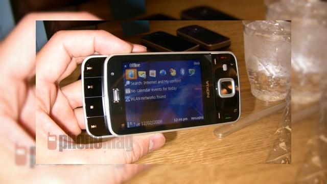 <b>Nokia N96 aprobat de FCC</b>Conform documentelor autoritatii federale FCC, Nokia are permisiunea de a vinde telefonul N96 in Statele Unite. O astfel de aprobare indica faptul ca terminalul va sosi in curand in magazinele americane, astfel ca ne asteptam la primele experiente...