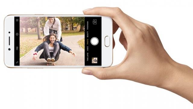 <b>O nouă versiune a lui Oppo A77 bifează certificarea TENAA; mici update-uri estetice și la nivel hardware</b>Cu toate că la mijlocul lunii iunie cei de la Oppo anunțau lansarea smartphone-ului A77, iată că descoperim astăzi existența unei versiunei actualizate la nivel hardware și estetic. Noul model tocmai ce a fost certificat de către agenția chineză TENAA