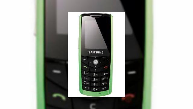 <b>Samsung pregateste un telefon ecologic, E200 Eco</b>Pe fondul plangerilor exprimate de atletii care participa la Olimpiada de la Beijing, in legatura cu aerul poluat din capitala Chinei, Samsung va lansa un telefon ecologic, E200 Eco. Acesta este fabricat din bioplastic, derivat din surse biologice...