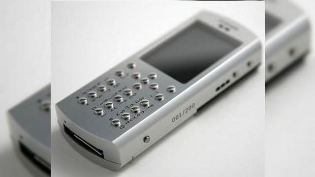 <b>Mobiado Luminoso Lucido, telefon de lux pentru vedete ca Adi Mutu</b>Mobiado este un brand de lux care fabrica telefoane populare mai degraba prin look, decat prin functii. Cel mai nou handset al companiei este Mobiado Luminoso Lucido, care soseste cu suport 3G. Terminalul foloseste o combinatie de materiale ca otelul...