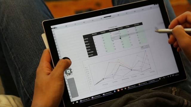 <b>Microsoft Research testează o combinație dintre input-ul de la stylus și cel prin atingere cu degetul pe Windows 10</b>Descoperim astăzi faptul că cei de la Microsoft Research testează în acest moment o combinație dintre input-ul cu stylus-ul și cel cu degetul, asta cu scopul de a oferi o experiență mai bună la utilizarea tabletelor ce rulează sistemul de operare