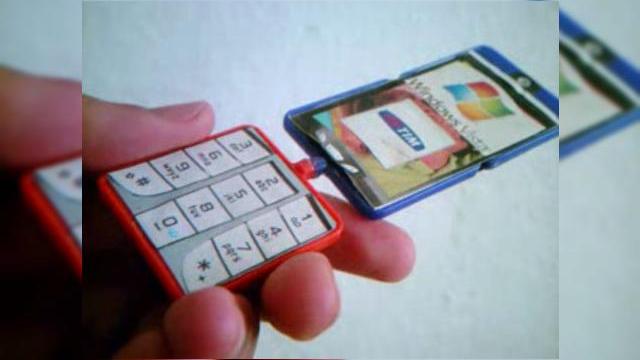 <b>Motorola Woll aminteste de Nokia Aeon</b>Unul dintre cele mai bizare telefoane concept pe care le-am vazut vreodata, Motorola Woll seamana izbitor cu cel mai popular concept al celor de la Nokia, Aeon. Handsetul este disponibil in clipul video de mai sus, unde isi face aparitia pentru un minut,...