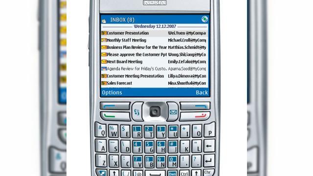 <b>Piata EMEA pentru smartphone-uri creste cu 28%</b>Piata EMEA (Europa, Estul Mijlociu, Africa) a smartphone-urilor a crescut cu 28%, conform analistilor de la Canalys. Acestia afirma si ca numarul de handseturi livrate a depasit pragul de 10 milioane de unitati, Nokia detinand un procent de 80% din aceste...