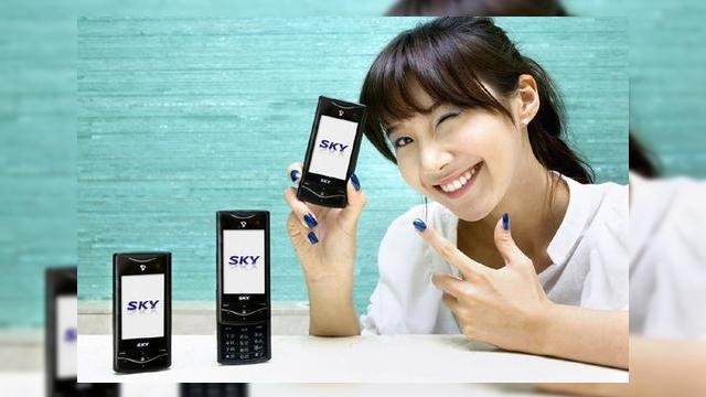 <b>Telefonul Pantech SKY IM-S730 soseste in Coreea de Sud</b>Pantech si SKY se pregatesc sa lanseze handsetul IM-S730, cunoscut si ca "Blue Wink", iar tot ce putem spera e ca "wink" (a face cu ochiul) nu a fost o denumire aleasa special pentru faptul ca telefonului i se face reclama cu ajutorul posterului de mai...