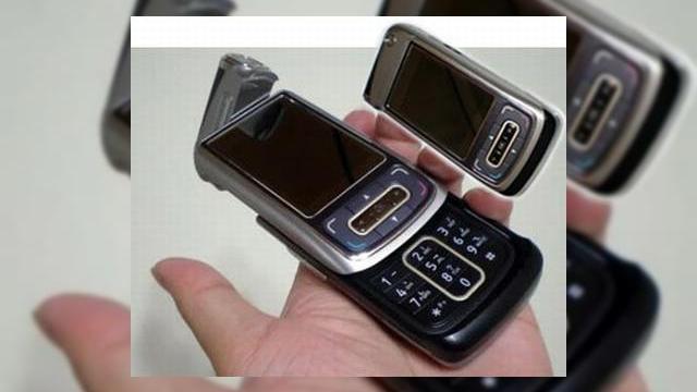 <b>Un telefon chinezesc transforma un slider concept Nokia in realitate</b>In luna decembrie a anului trecut faceam cunostiinta cu un patent Nokia, care prezenta un slider cu o camera rotativa aflata in partea sa superioara. Ei bine iata ca acest handset a ajuns la stadiul de "made in China", sub forma unei copii fidele a...