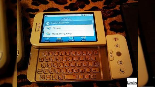 <b>T-Mobile va lansa primul telefon Android, HTC Dream G1 in noiembrie</b>HTC Dream G1 este cel mai asteptat handset al ultimelor luni, poate chiar cel mai asteptat produs al acestei jumatati a anului 2008. Este vorba despre primul terminal Android, care poate fi admirat in actiune intr-un clip video, la care veti fi...