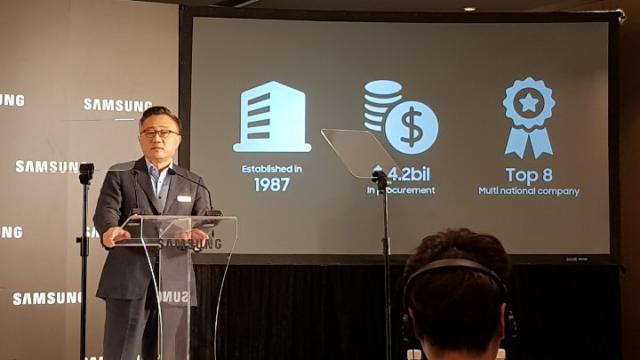 <b>Şeful Samsung Mobile confirmă dată de lansare a lui Galaxy Note 8; Vine în magazine la toamnă!</b>Foarte multe surse online au scris că Samsung Galaxy Note 8 ar fi gata pentru debut luna viitoare, data de 23 august fiind preferată pentru evenimentul de la New York. Azi avem un soi de clarificare, pentru că şeful Samsung Mobile a acordat un interviu..