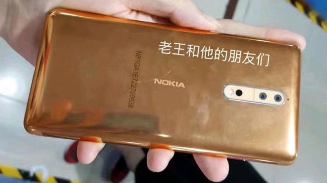 <b>Nokia 8 apare într-o variantă de culoarea cuprului, pare să fie o unitate finalizată</b>Fiecare zi ce trece ne aduce tot mai aproape de momentul cheie al noii istorii Nokia, în care vom lua contact cu flagship-urile companiei. Nokia 8 a fost în prim plan în ultimele zile, după ce a apărut în câteva imagini şi chiar a fost listat pe site-ul..