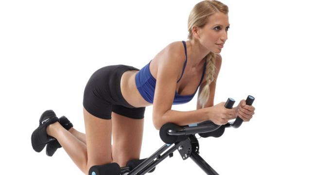 <b>Turul Magazinelor #248: Turul produselor de fitness, inclusiv brăţări, bandă de alergare şi bicicletă</b>A trecut cel puţin o lună de când nu am mai făcut un tur al produselor de fitness şi chiar dacă e cam târziu să obţii un "beach bod", poţi măcar încerca. Astfel, am compilat din nou o listă cu produse de fitness, inclusiv două pentru abdomene, o bicicletă