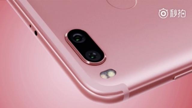 <b>Xiaomi Mi 5x primește un teaser video înaintea lansării de pe 26 iulie</b>Ne mai despart doar două zile până la debutul lui Xiaomi Mi 5x, un terminal din zona de buget ce va sosi echipat cu cameră duală la bord. Acest handset a mai avut parte de leak-uri anterior, iar astăzi vedem un teaser video oficial în care ne sunt 