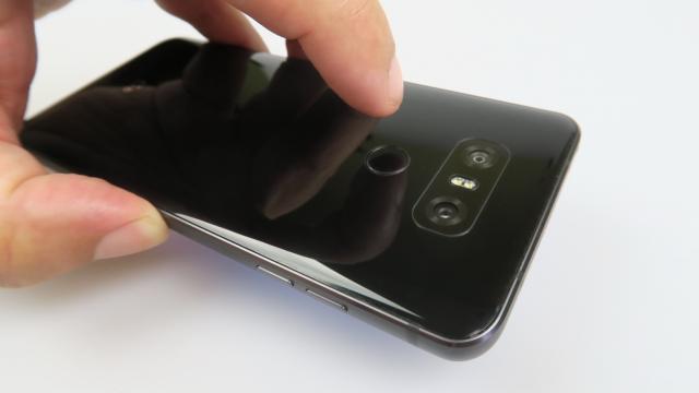 <b>LG G6: Hardware OK, dar prea multe sacrificii</b>LG G6 a sosit mai rapid decât mai toate flagship-urile din acest an şi ca atare a sacrificat premiera procesorului Snapdragon 835, optând pentru un Snapdragon 821. În rest are dotări moderne, de la bateria de 3300 mAh la camera duala de 13 MP şi ecranul..
