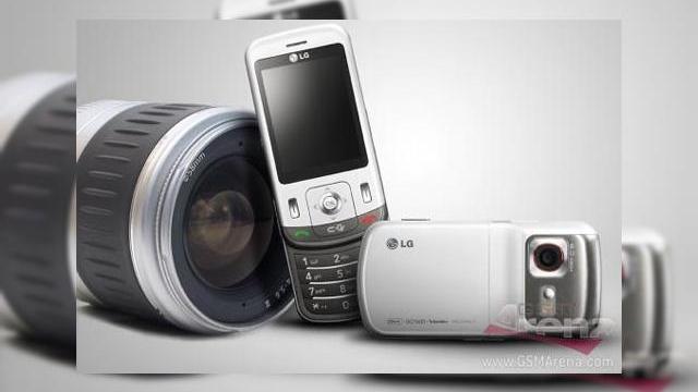 <b>LG KC780, cel mai subtire telefon cu camera 8 de megapixeli?</b>Dupa ce aflam ca LG pregateste un handset full touchscreen ce va sosi la preturi rezonabile (LG KP500), iata ca producatorul are inca o surpriza: un terminal cu camera de 8 megapixeli, cu cel mai subtire profil de pana acum. Avem de-a face cu un slider cu...