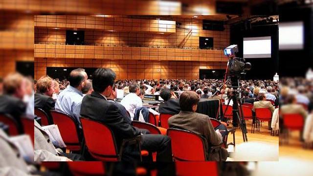 <b>Prima conferinta de marketing mobil din Romania - Mobile Marketing Conference</b>Prima conferinta de marketing mobil din Romania va avea loc in data de 16 octombrie la Howard Jhonson Grand Plaza Hotel, cu suportul companiilor Nokia, Hitmail si Beko. Vor fi prezenti 13 vorbitori cu un nume important in marketingul si advertisingul...