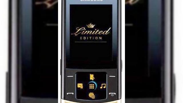 <b>Samsung Soul, acum in editia limitata de aur</b>Toata lumea vrea un telefon de aur, dintr-un motiv necunoscut noua, care preferam specificatii de top la un pret rezonabil. Vorbim aici in special despre fotbalisti si starlete, publicul tinta perfect pentru un Samsung Soul de aur. Aceasta editie limitata...