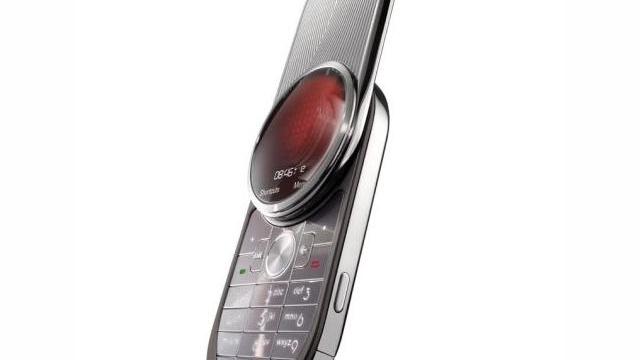<b>Motorola AURA, nou telefon inspirat din ceasurile de lux</b>Motorola a anuntat ieri noul telefon AURA, un handset surprinzator inspirat din ceasuri de lux si care foloseste materiale pretioase. Display-ul terminalului este o premiera, fiind primul ecran circular de 16 milioane de culori si cu rezolutie de 300 dpi....