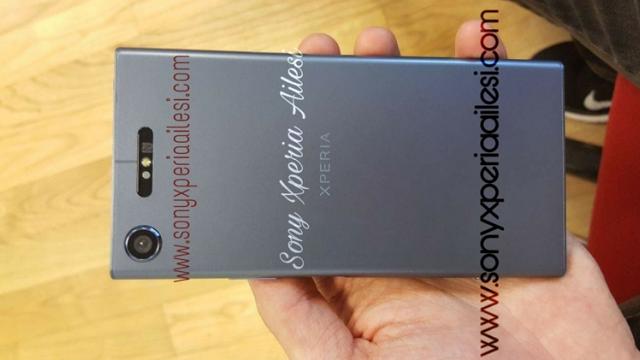 <b>Sony Xperia XZ1 zâmbește pentru cameră; va sosi cu 4 GB RAM și procesor Snapdragon 835</b>Ne aflăm la al 3-lea leak marca Sony Xperia XZ1 astăzi, scăpare ce de această dată constă într-o serie de fotografii reale ale flagship-ulu ce este așteptat la IFA. Se reconfirmă acel design pe care l-am văzut dimineață și avem o serie de dotări