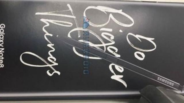 <b>O broșură ajunsă online confirmă dotările și funcțiile lui Samsung Galaxy Note 8!</b>La scurt timp de la apariția unor fotografii hands-on cu Samsung Galaxy Note 8, avem iată parte și de un leak care vine să confirme dotările pe care le-am tot auzit vehiculate. Este vorba despre o broșură ajunsă online în care sunt incluse date despre
