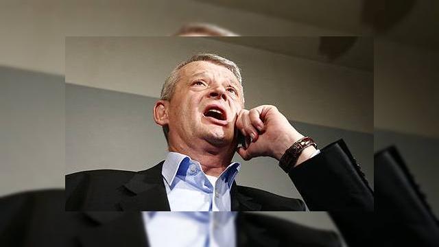 <b>Suna de urgenta la autoritatile din Bucuresti, daca esti nemultumit</b>Primarul Oprescu a pus la dispozitia bucurestenilor un serviciu care le permite apelarea furnizorilor de diferite utilitati, pentru a-si manifesta nemultumirea telefonic. Fie ca e vorba de o strada prost asfaltata sau de o conducta de gaz fisurata,...