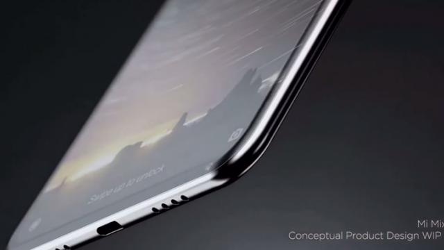 <b>Un inginer Samsung atacă designul conceptual al lui Xiaomi Mi MIX 2</b>Deși fabulos, conceptul lui Philippe Starck pentru Xiaomi Mi Mix 2 atrage și critici - asta chiar din partea celor de la Samsung care afirmă lucruri destul de interesante. Este vorba despre un inginer sud-coreean ce susține faptul că în acest moment 