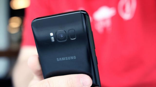 <b>Samsung Galaxy S9 ar urma să adopte un design modular, conform respectatului zvonac Eldar Murtazin</b>În pragul lansării lui Samsung Galaxy Note 8 apar și leak-uri asociate lui Samsung Galaxy S9, terminal care va debuta abia în primăvara anului viitor la MWC 2018. Datele de astăzi provin din partea celebrului zvonac Eldar Murtazin care sugerează