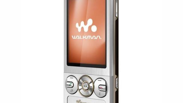 <b>Sony Ericsson W705 lansat ieri, impreuna cu un super sistem audio</b>Sony Ericsson a lansat astazi telefonul W705, din seria Walkman, cunoscut si ca Rika, producatorul anuntand si un alt produs destinat melomanilor, Wireless Home Audio System MBS-900. W705 permite utilizatorilor sa se conecteze la Internet prin WiFi...