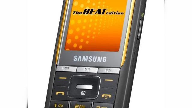 <b>Samsung Beatb, telefonul DJ pentru melomani</b>Noul telefon Samsung BEATb M3510 este acum disponibil pe piata autohtona prin HAT Group Co. Romania, promitand sa ofere ore bune de muzica de calitate utilizatorilor. Handsetul masoara 109 x 45 x 9.9 mm, fiind foarte subtire si usor, la cele 68 de grame...