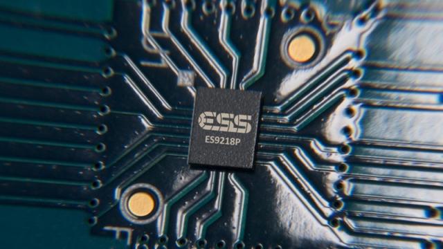 <b>LG V30 va impresiona și la nivel de acustică; promite funcții audio nemaivăzute până acum pe un smartphone</b>Au mai rămas doar 3 zile până la debutul phablet-ului LG V30, terminal ce va fi prezentat în cadrul unui eveniment din Berlin ce marchează startul târgului IFA 2017. Avem astăzi noi detalii oficiale din partea producătorului și aflăm că telefonul va 