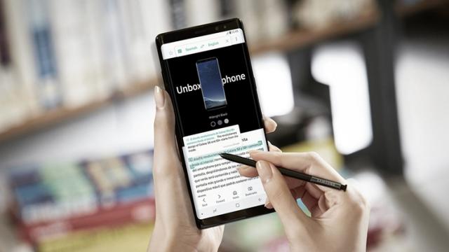 <b>QuickMobile va începe livrarea phablet-ului Samsung Galaxy Note 8 din data de 15 septembrie!</b>Prin intermediul unui comunicat de presă cei de la QuickMobile ne anunță astăzi despre faptul că precomenzile pentru phablet-ul Samsung Galaxy Note 8 vor fi onorate începând cu data de 15 septembrie. Această zi marchează livrarea produsului la 