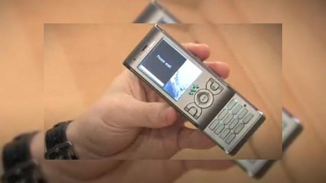 <b>Sony Ericsson W595 surprins intr-un clip video</b>Daca sunteti curiosi in legatura cu telefonul muzical Sony Ericsson W595, puteti arunca o privire asupra clipului video de prezentare realizat de catre cei de la Megawhat, in care acestia demonstreaza potentialul terminalului. Astfel, aflam ca telefonul...