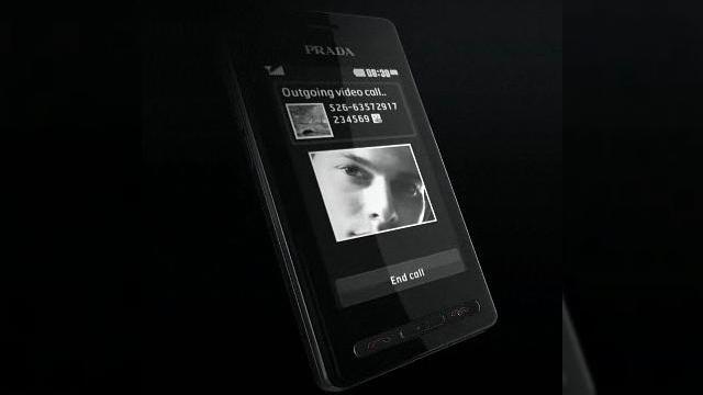 <b>LG Prada II KF900 soseste in Europa cu un ceas Bluetooth</b>LG KF900, cunoscut si ca LG Prada II este telefonul fashion anuntat oficial in urma cu peste o luna care ii urmeaza hitului Prada Phone. Ei bine, Prada II este gata de a fi comercializat in Europa, sosind cu bonusuri cel putin interesante. LG a lansat un...