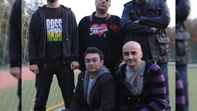 <b>Primul videoclip filmat cu telefonul mobil, o initiativa Orange, LG si Voltaj</b>Inca o premiera soseste in peisajul telefoniei mobile autohtone, Orange, LG si trupa Voltaj colaborand in cadrul filmarilor la videoclipul melodiei "Dematurizarea". Acesta va putea fi vizionat pe site-ul www.orange.ro si in portalul mobil Orange World. Ce...