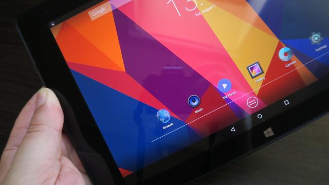 <b>Cube iWork 10 Ultimate: Benchmark-uri deloc rele în comparaţie cu rivalii din China</b>Cube iWork 10 Ultimate se poziţionează din start ca un device bine dotat, dar oare şi performanţa e pe măsură? Aflăm imediat asta, cu ajutorul benchmark-urilor. În primul rând trebuie să ştiţi că folosim un procesor Intel Atom X5 Cherry Trail aici.