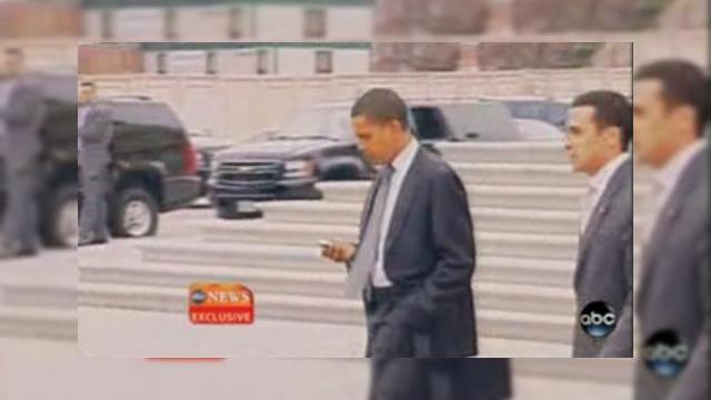 <b>Obama isi poate pastra "BarackBerry-ul"?</b>Presedintele ales in SUA, Barack Obama a acordat un interviu Barbarei Walters, de la ABC, vorbind despre problemele politice ale tarii, dar si despre cele economice si atingand si subiecte din viata sa personala. Evident, a intrat in discutie si problema...