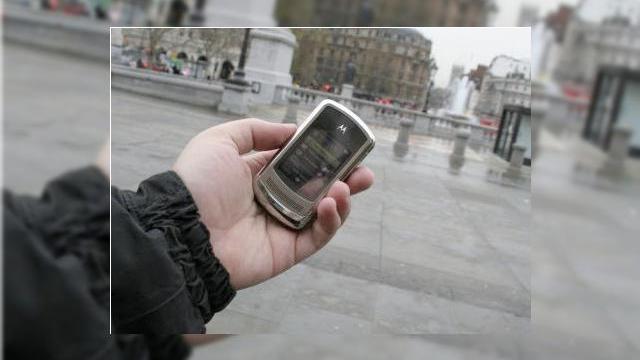 <b>Motorola RAZR 3 a fost anulat</b>Probabil din cauza problemelor interne ale companiei Motorola, telefonul RAZR3, cunoscut si ca Ruby, mult-asteptatul urmas al lui RAZR2 a fost anulat. Si nu anulat ca Sony Ericsson Paris P5i, ci intr-o maniera definitiva. Vestea vine ca urmare a anuntului...