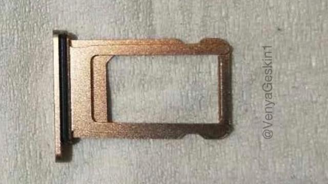 <b>Noi variante de culoare ale lui iPhone 8 apar pe web, judecând după SIM tray-urile prezentate online</b>Un lucru pe care Apple îl practică de ani buni este acela de a colora și sertarul cartelei SIM în nuanța în care sosește telefonul, acesta fiind un soi de indiciu cu privire la variantele de culoare disponibile pe piață. În cazul lui iPhone 8 se pare